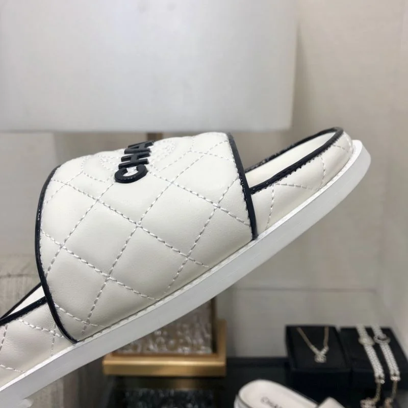 Fashionable Chanel Slippers 17418
