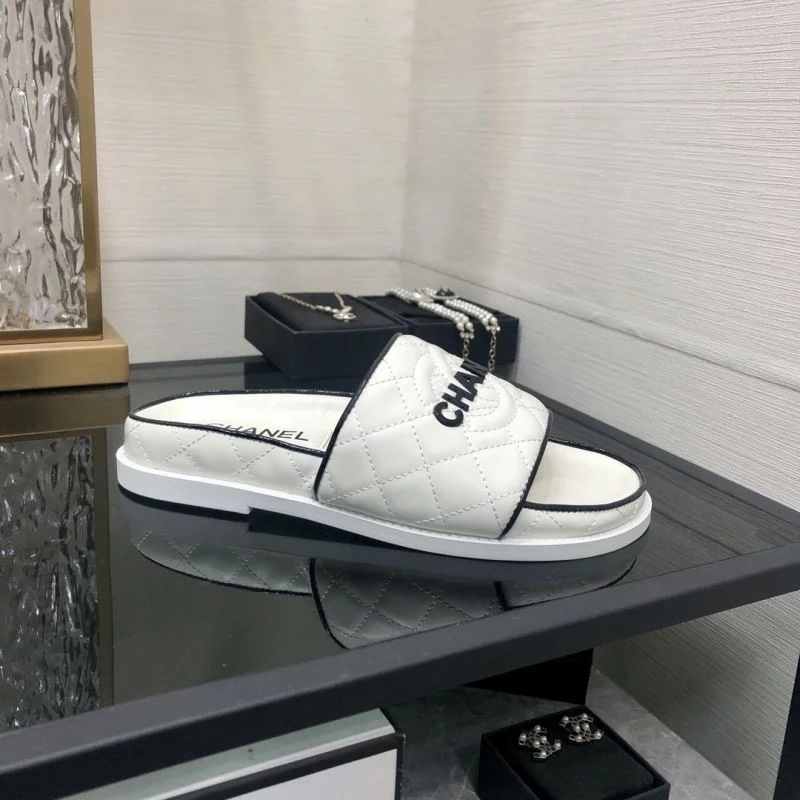Fashionable Chanel Slippers 17418