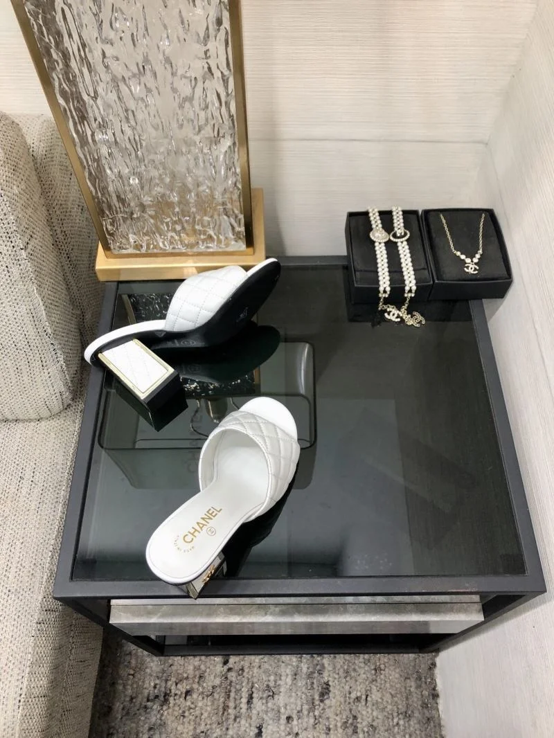 Chanel Slippers Versatile 17436