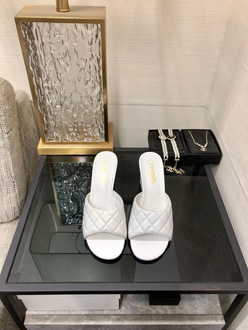 Chanel Slippers Versatile 17436