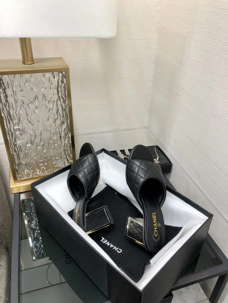 Refined Chanel Slippers 17432