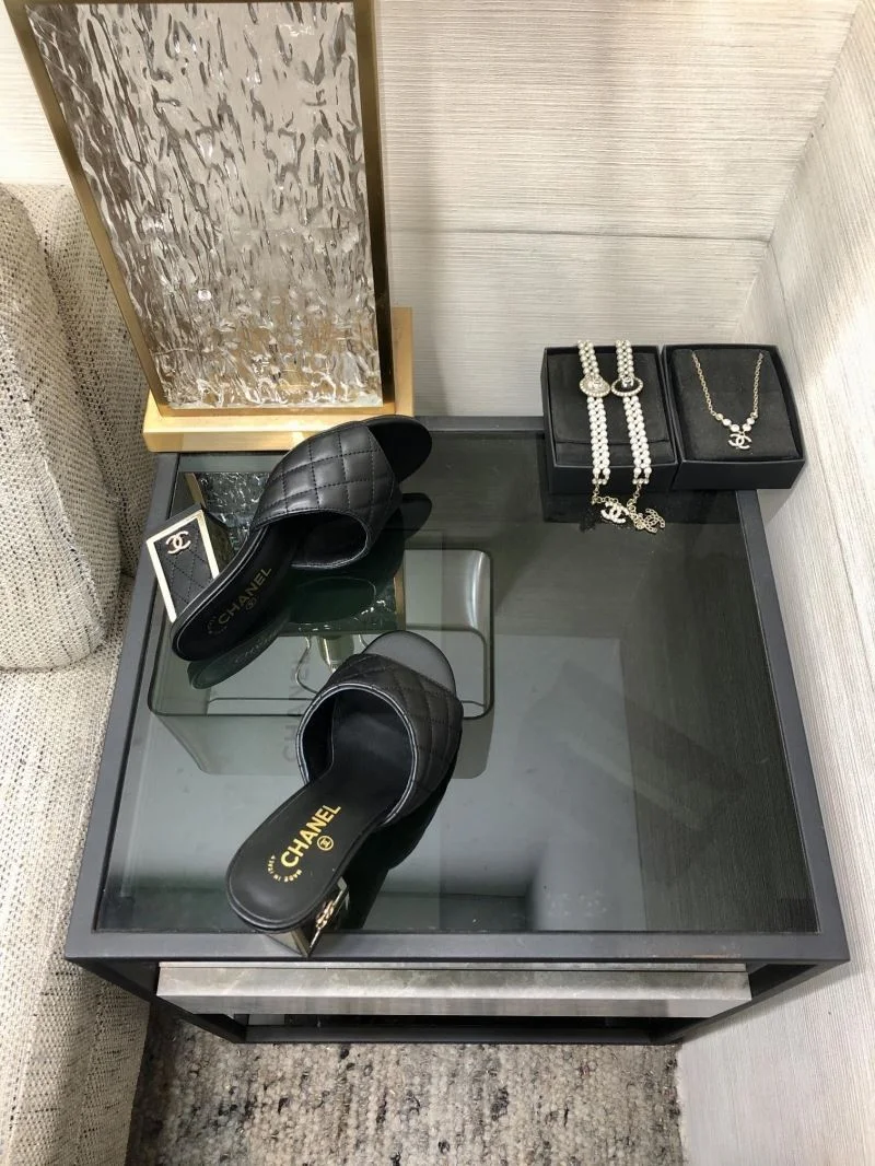 Refined Chanel Slippers 17432