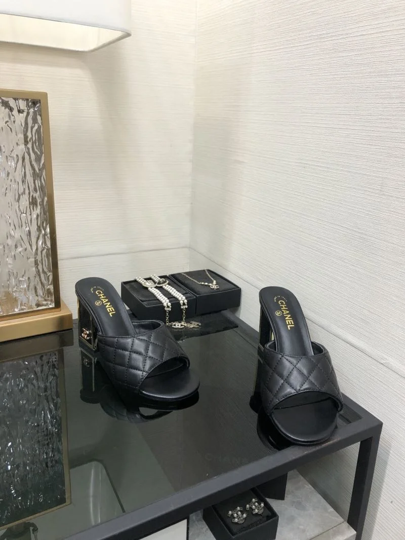 Refined Chanel Slippers 17432