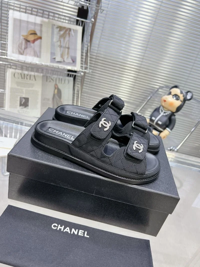 Chanel Slippers Bold 17406