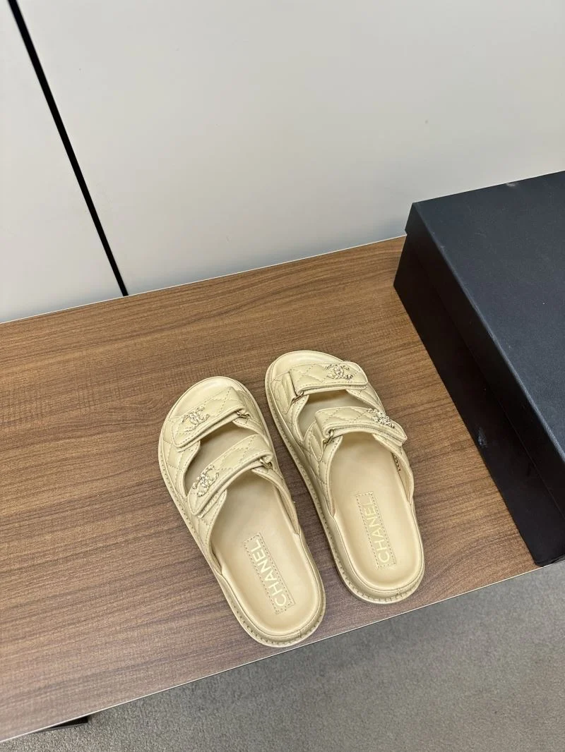 Youthful Chanel Slippers 17407