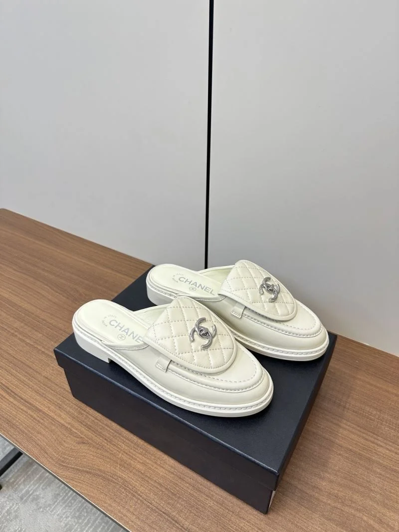 Functional Chanel Slippers 17371