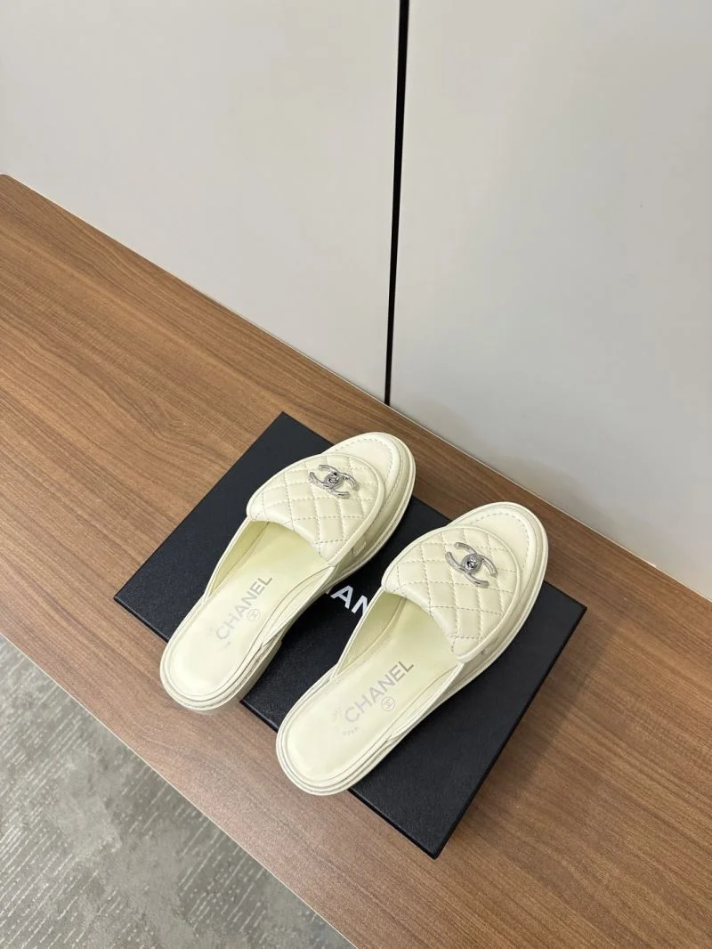 Functional Chanel Slippers 17371