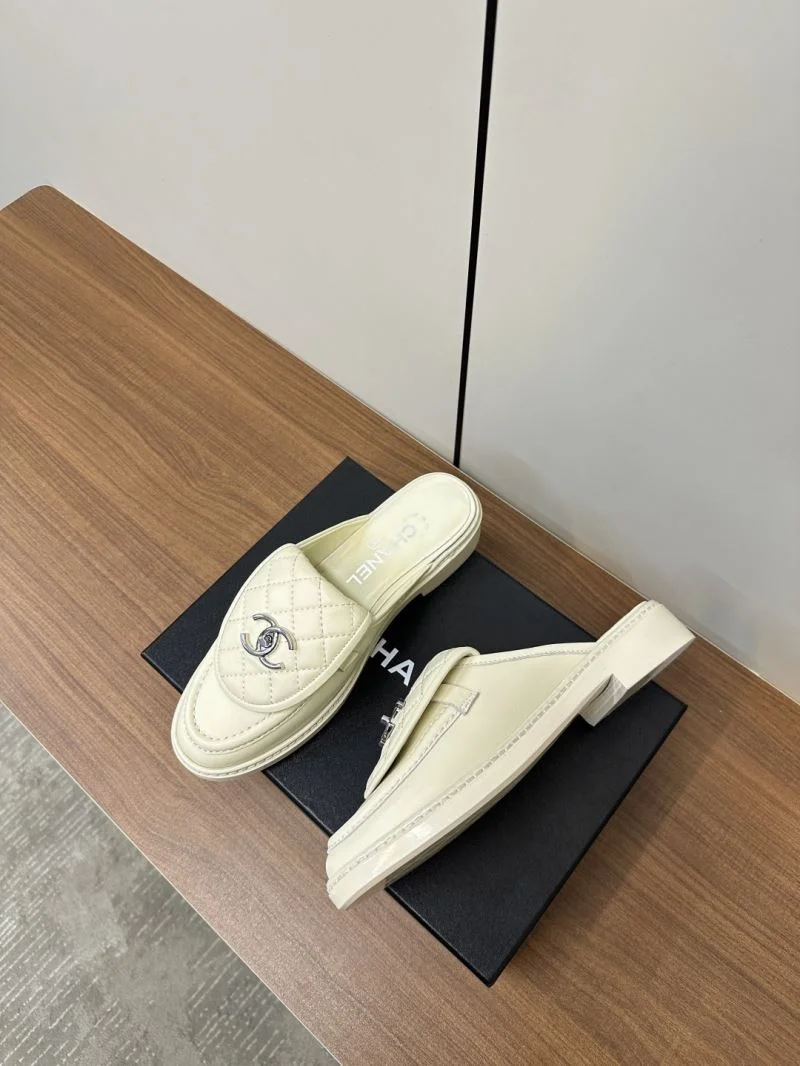 Functional Chanel Slippers 17371