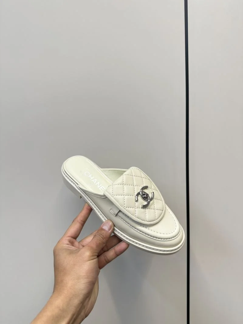 Functional Chanel Slippers 17371