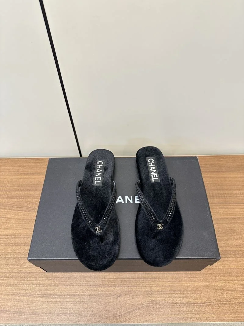 Chanel Slippers Elegant 17365