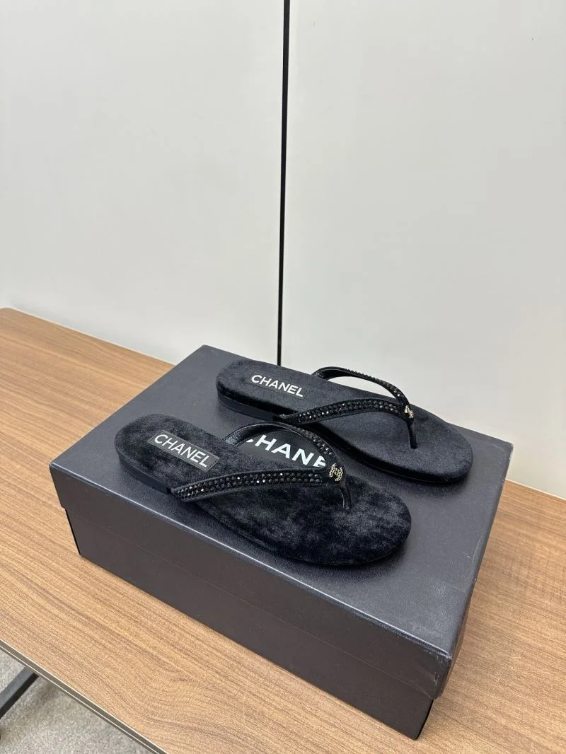 Chanel Slippers Elegant 17365