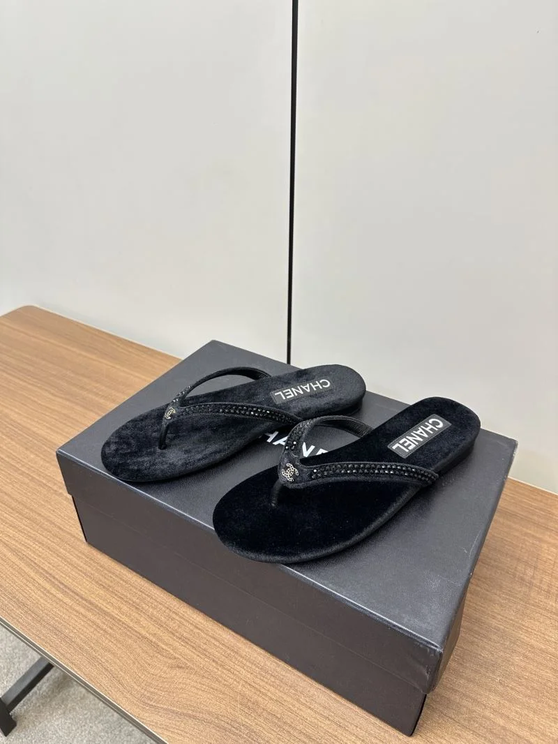 Chanel Slippers Elegant 17365