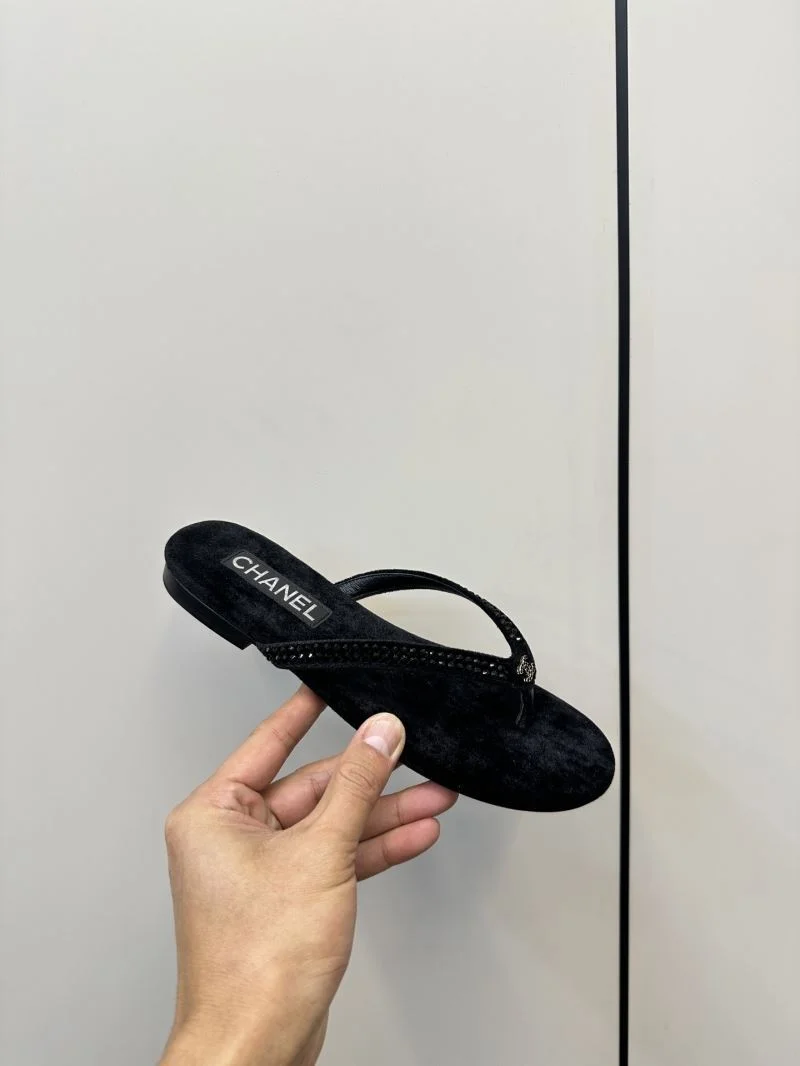 Chanel Slippers Elegant 17365