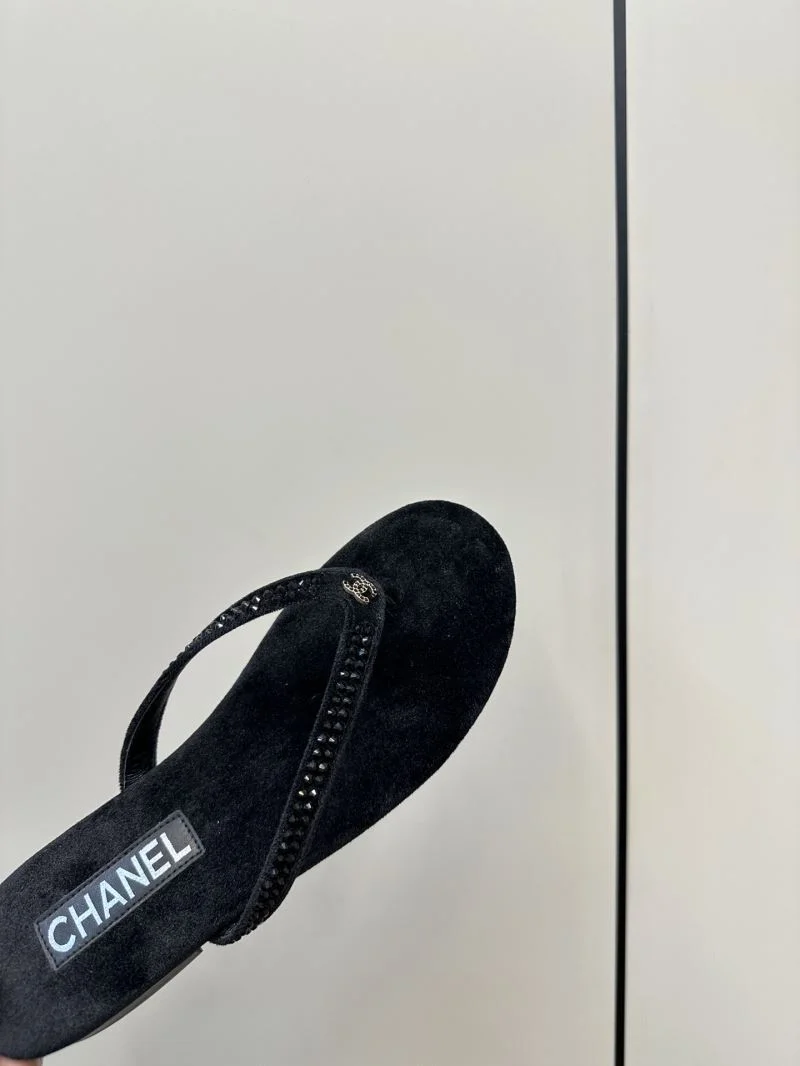 Chanel Slippers Elegant 17365