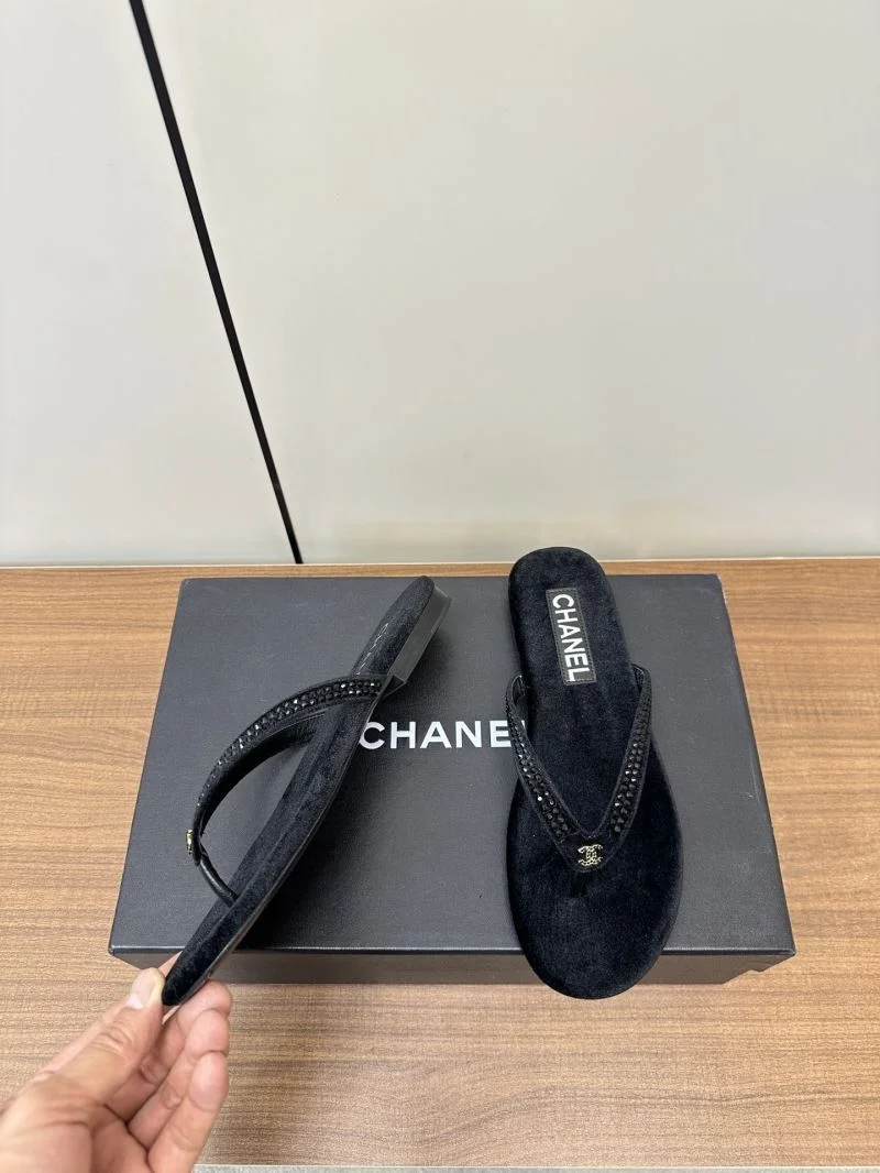 Chanel Slippers Elegant 17365
