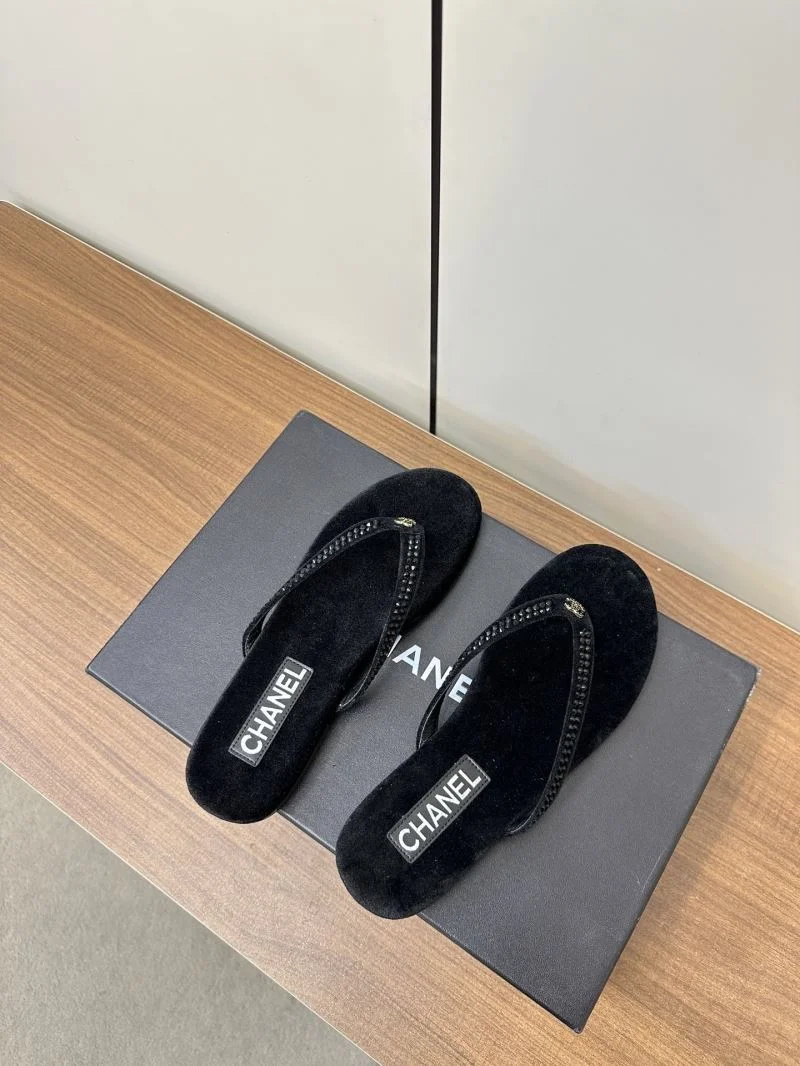 Chanel Slippers Elegant 17365
