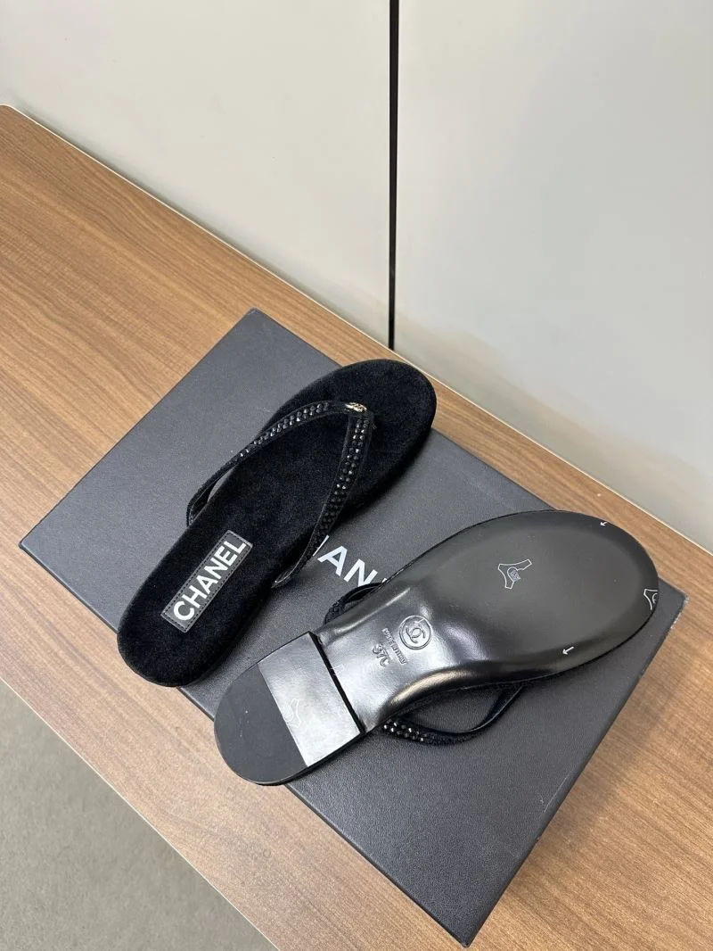 Chanel Slippers Elegant 17365