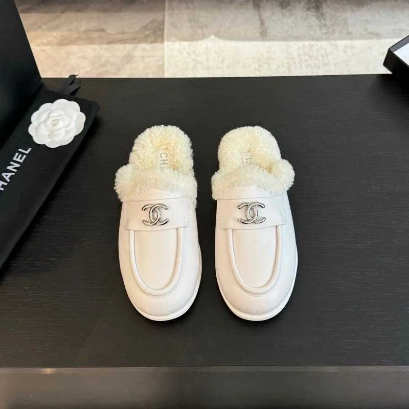 Chanel Slippers Effortless 17410