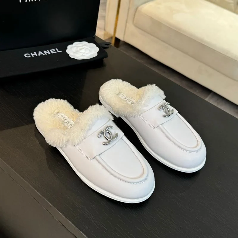Chanel Slippers Effortless 17410