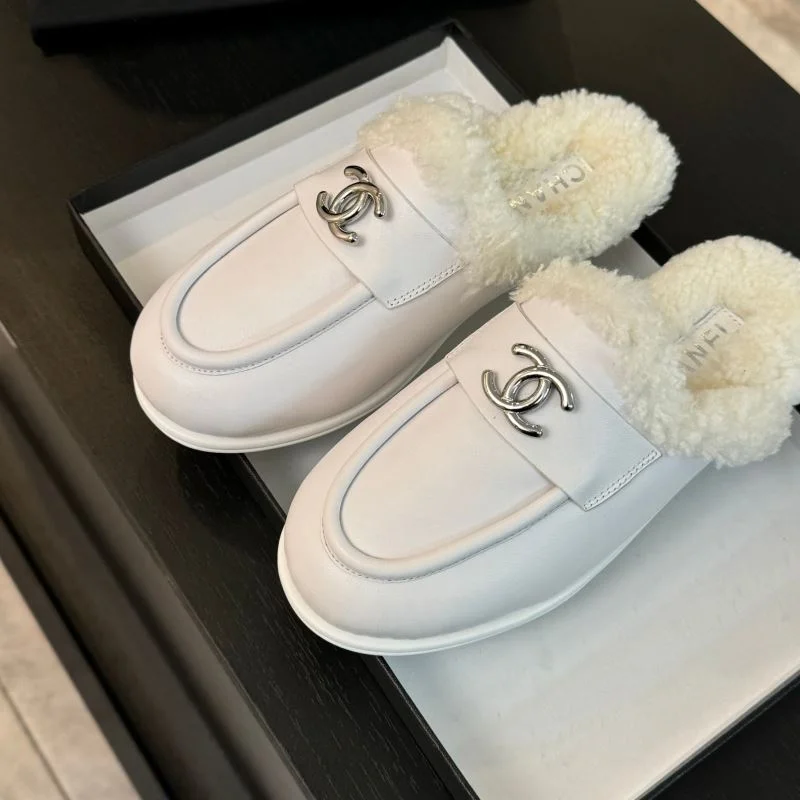 Chanel Slippers Effortless 17410