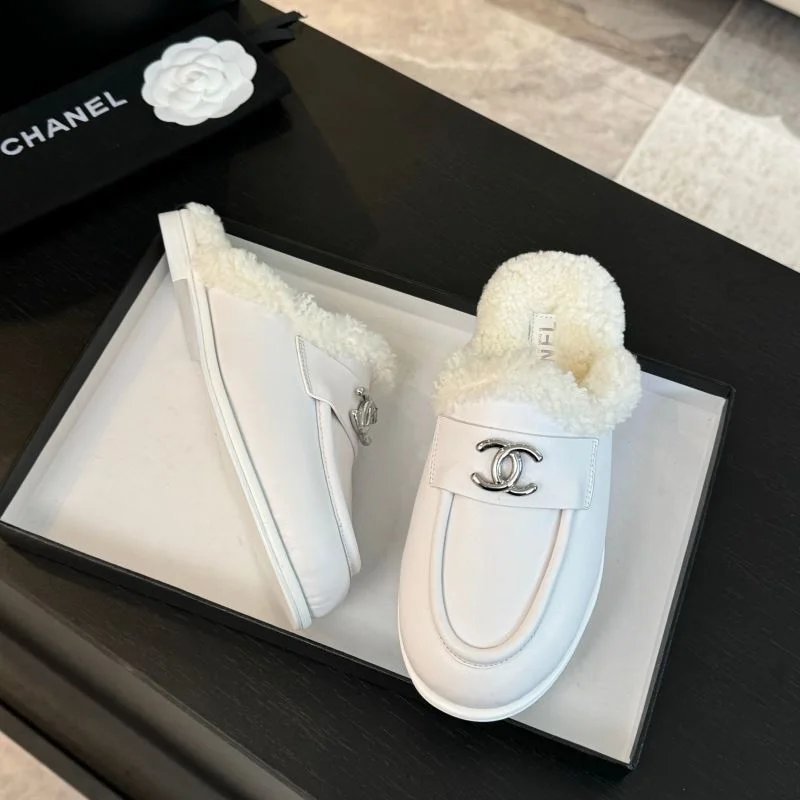 Chanel Slippers Effortless 17410
