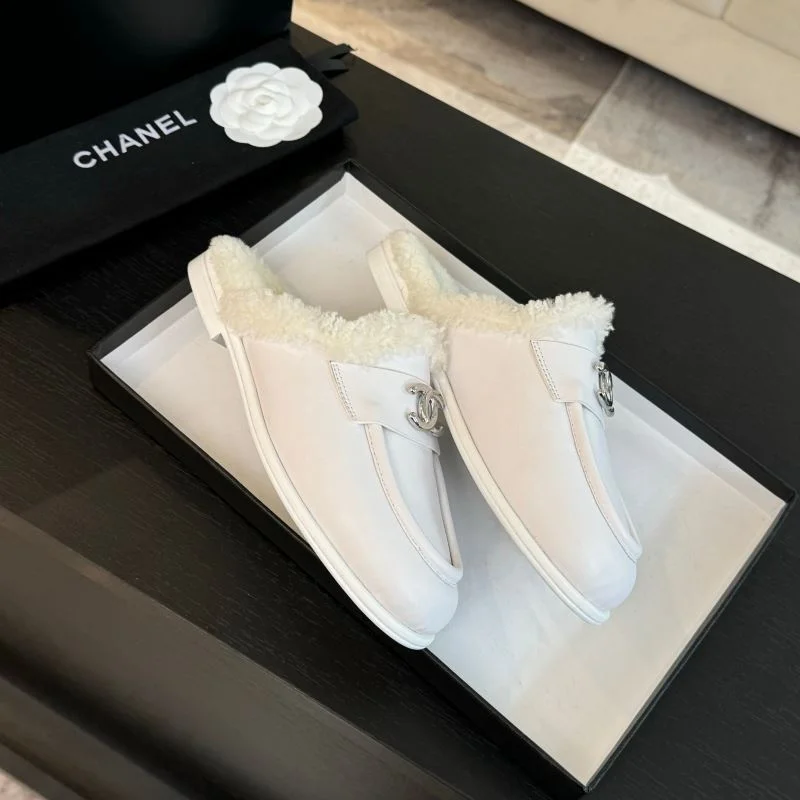 Chanel Slippers Effortless 17410