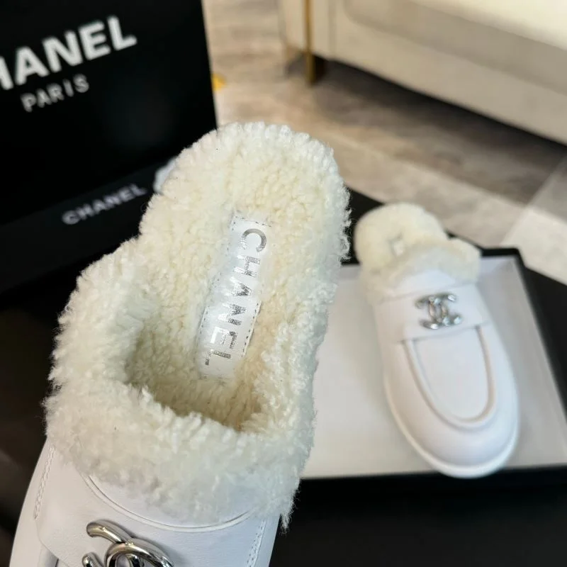 Chanel Slippers Effortless 17410