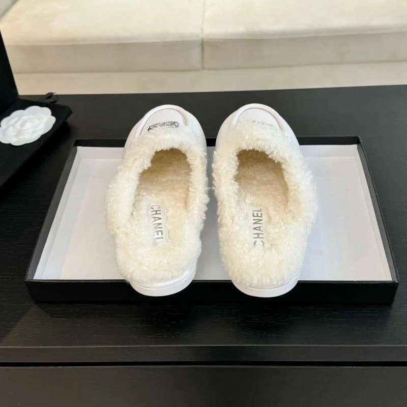 Chanel Slippers Effortless 17410