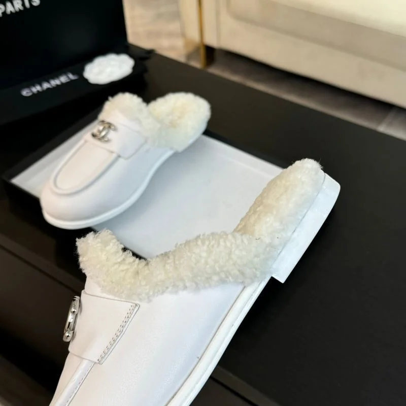 Chanel Slippers Effortless 17410