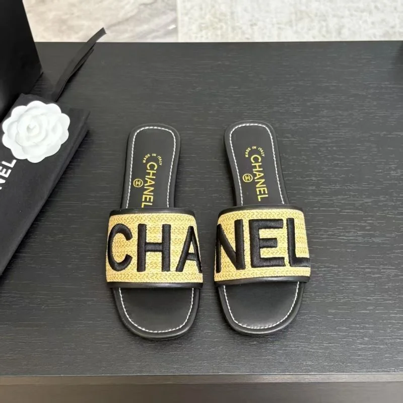 Bright Chanel Slippers 17338