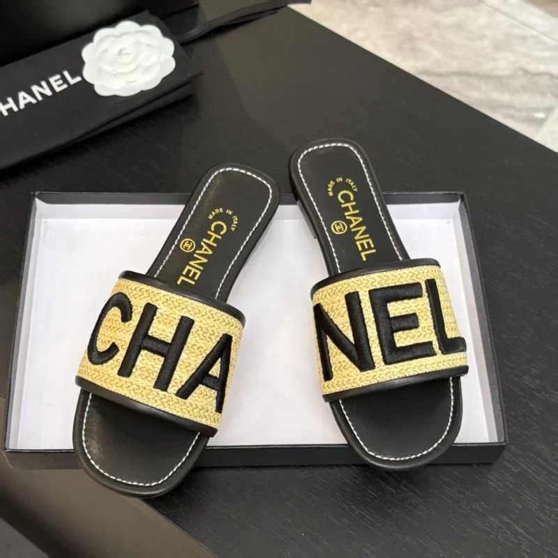 Bright Chanel Slippers 17338