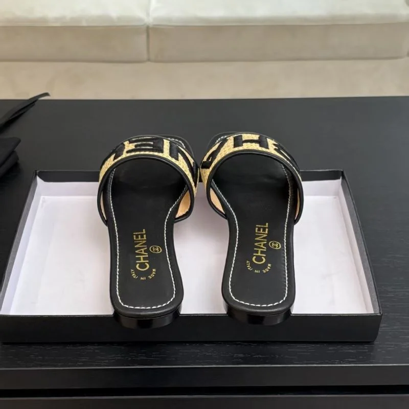 Bright Chanel Slippers 17338