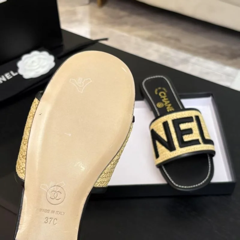 Bright Chanel Slippers 17338