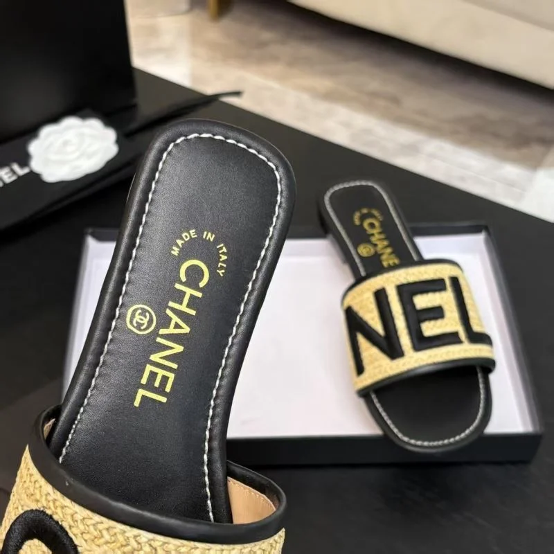 Bright Chanel Slippers 17338