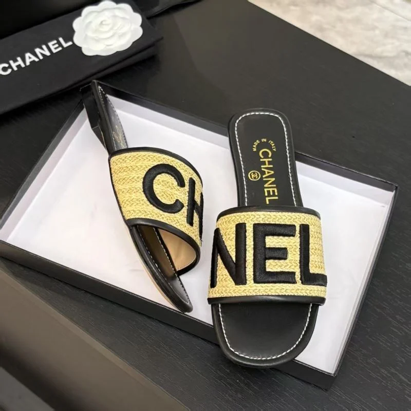 Bright Chanel Slippers 17338