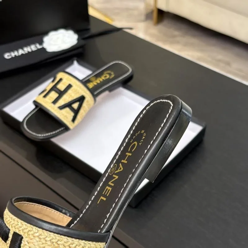 Bright Chanel Slippers 17338
