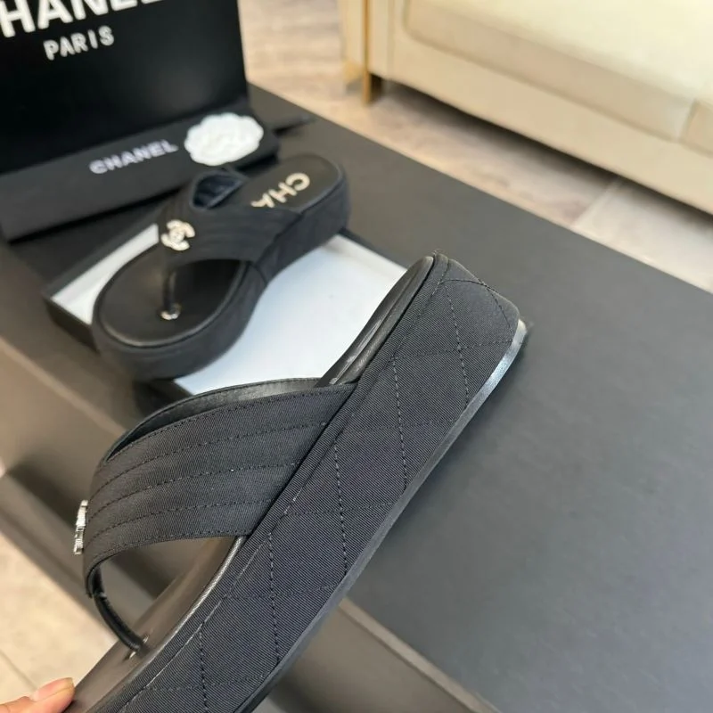 TechFriendly Chanel Slippers 17315
