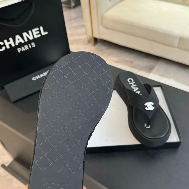 TechFriendly Chanel Slippers 17315
