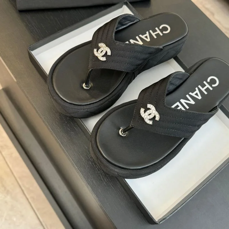 TechFriendly Chanel Slippers 17315