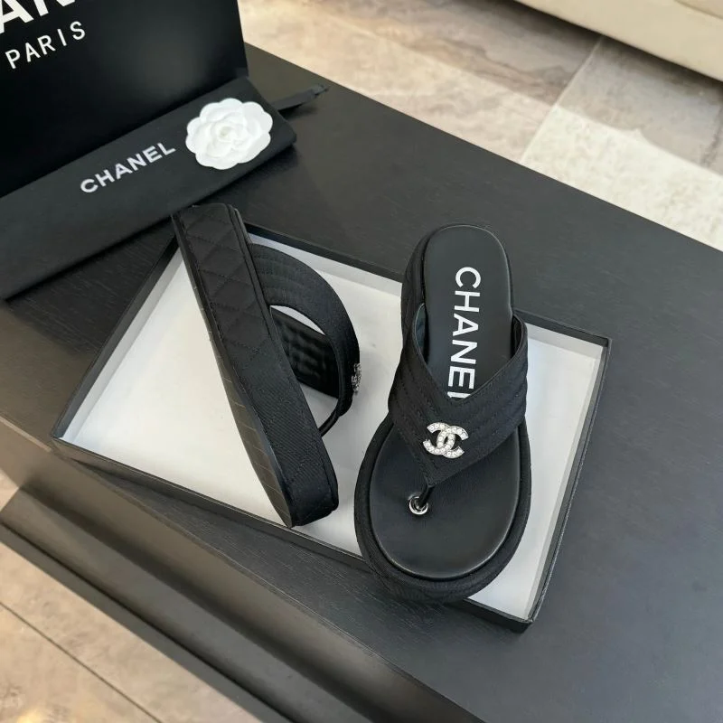 TechFriendly Chanel Slippers 17315