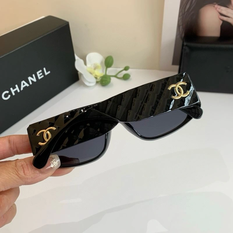 Unisex Chanel Sunglasses 278138