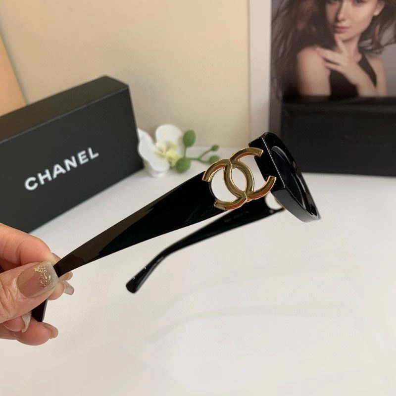 Chanel Sunglasses Versatile 278096