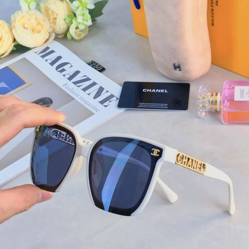 Compact Chanel Sunglasses 278099