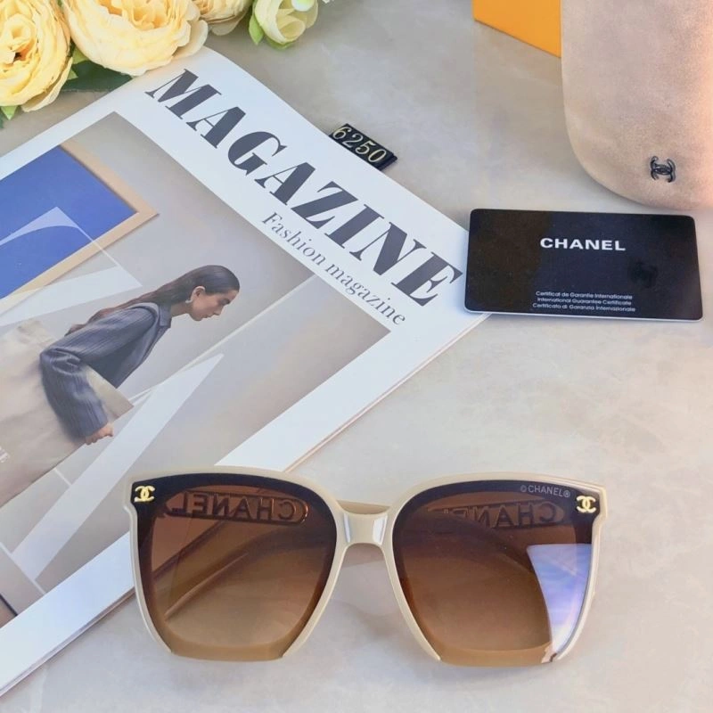 Compact Chanel Sunglasses 278099