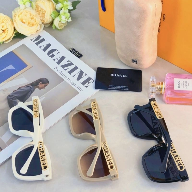 Compact Chanel Sunglasses 278099