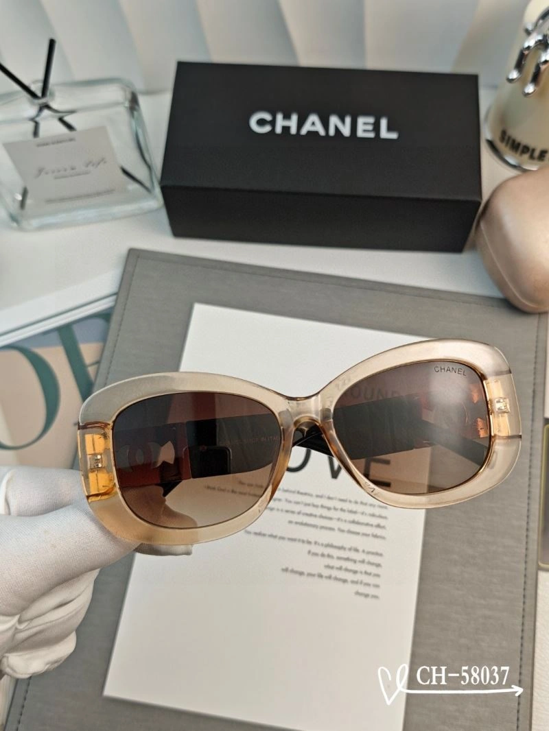 Lightweight Chanel Sunglasses 278017