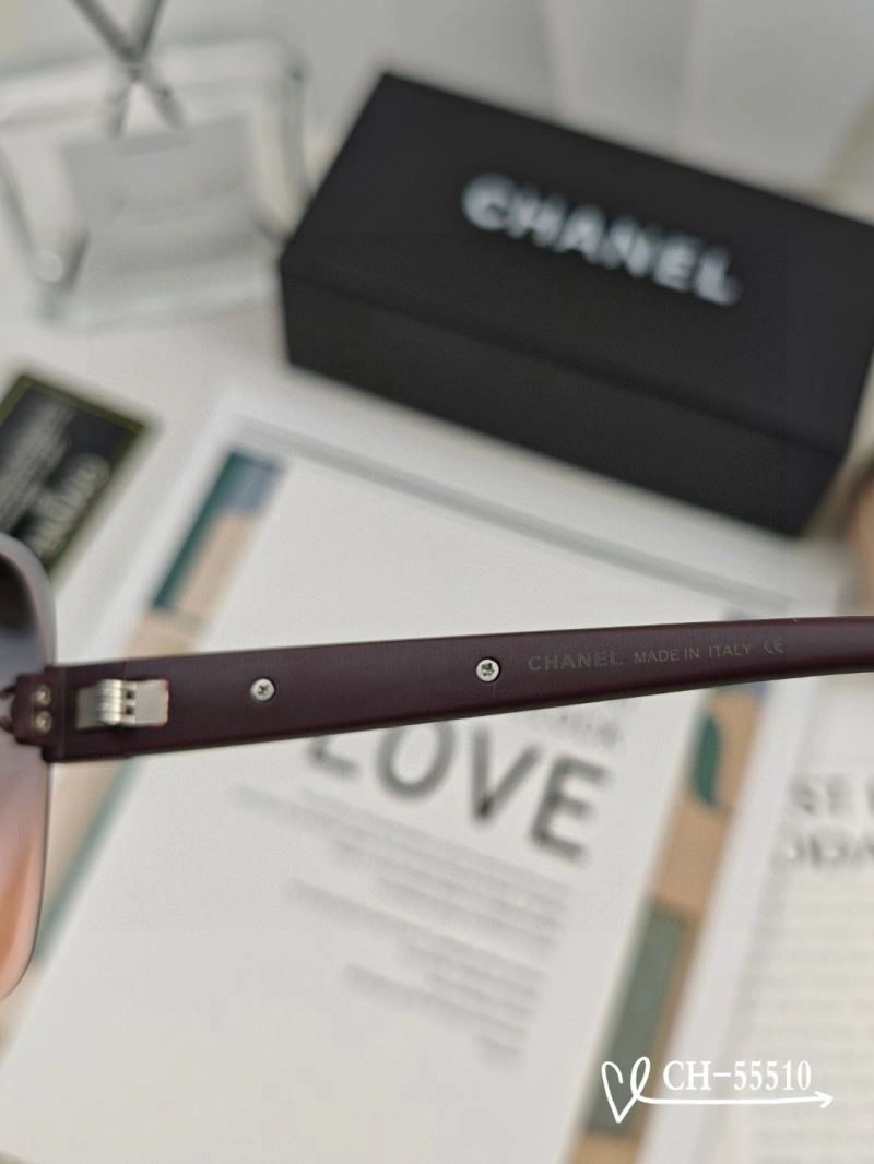 Sleek Chanel Sunglasses 278037