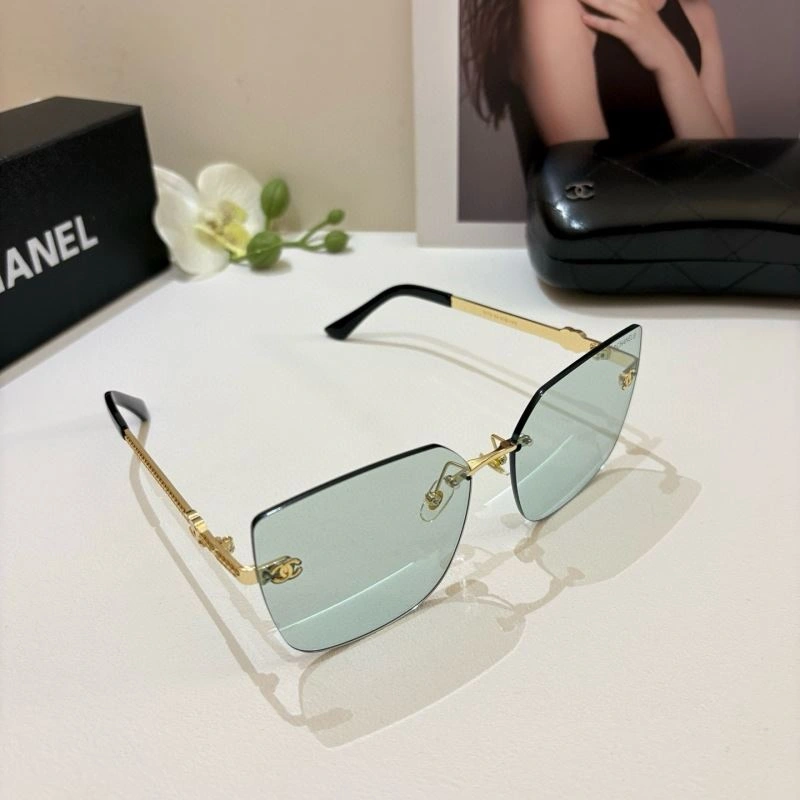 Versatile Chanel Sunglasses 278029