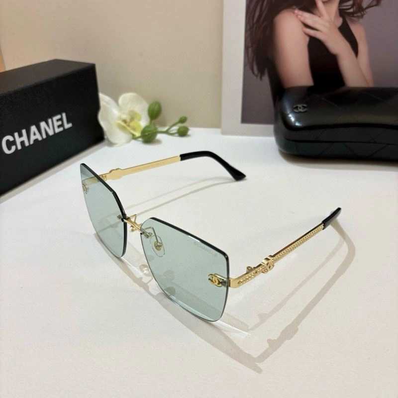 Versatile Chanel Sunglasses 278029
