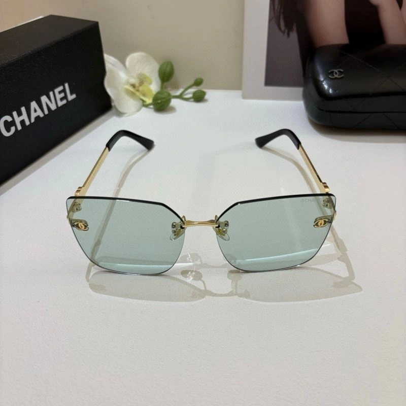 Versatile Chanel Sunglasses 278029